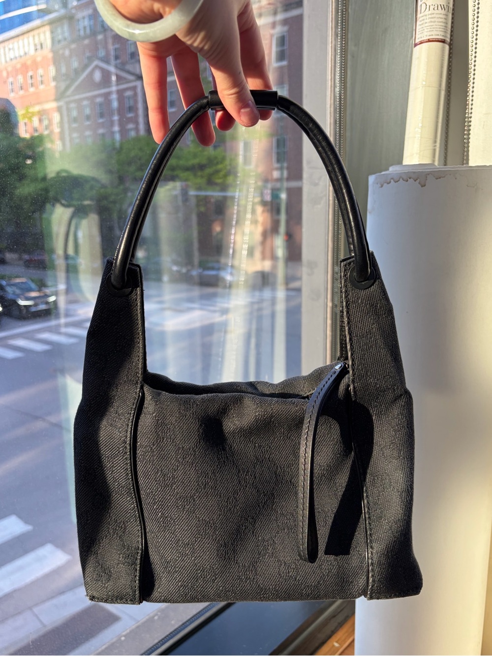 Black Gucci GG Shoulder Bag – Elegant Everyday Carry